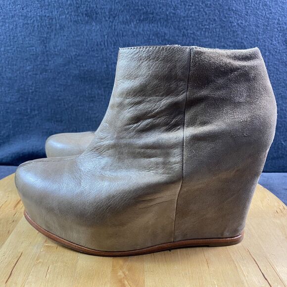 Dolce Vita Women's Size 9.5 Tan Suede Leather Hidden Wedge Bootie Zipper Ankle - Picture 9 of 9